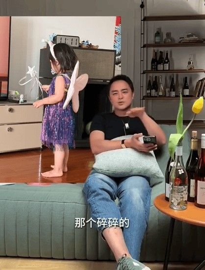 明道晒2岁女儿近照：我的女儿真的很漂亮