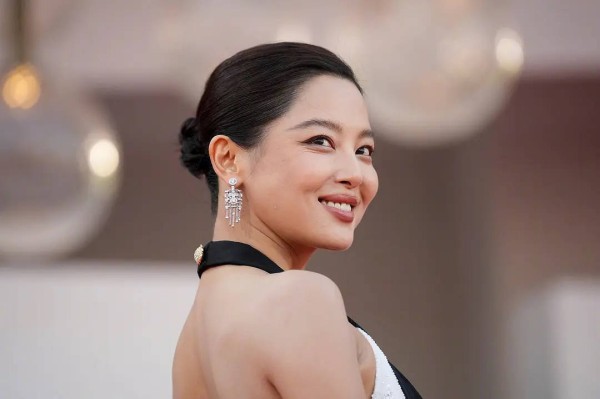 辛芷蕾再度官宣好消息！将饰演好莱坞首位华裔影星