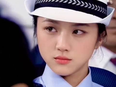 警花燕子赞汤唯颜值巅峰