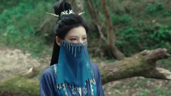张予曦生图惊艳古装打戏飒爽，镜头妆造拖累颜值