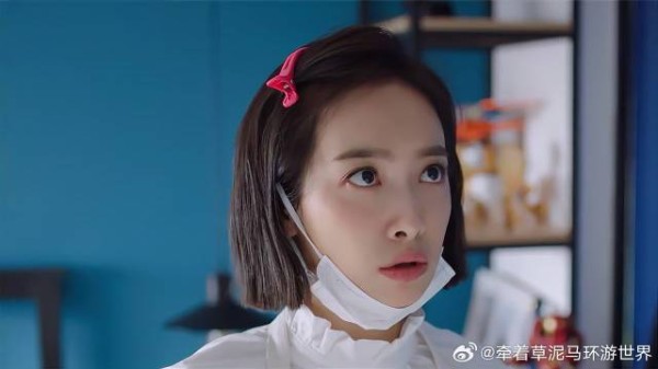 小伙与大龄美女谈恋爱,哪想朋友突然到来,尴尬了