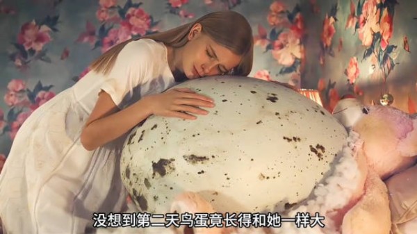 女孩把鸟蛋放进被窝，竟孵化出一个可怕的怪物！《孵化》