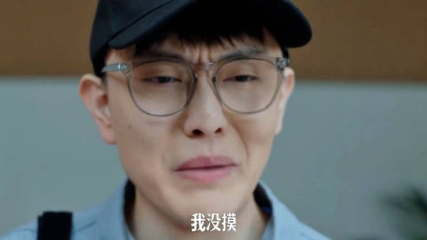 小伙就因为坐地铁站在女生后面,就被女孩冤枉性骚扰,最终郁郁而终