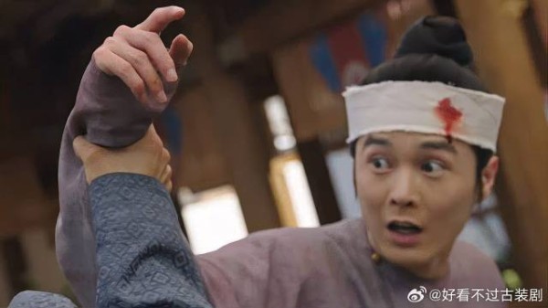 五娘被丈夫家暴，牡丹为救她脱离苦海，跟渣男做了断！