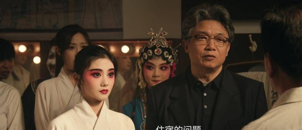《主角》她舞台风光无限,却不知腹中胎儿正承受“慢性毒药”的侵蚀