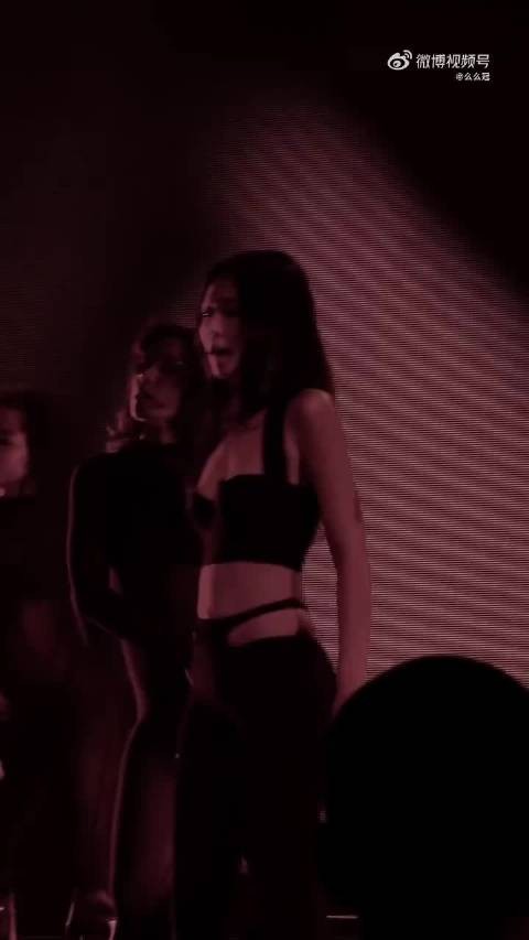 jennie 随便扭两下都能给我迷成智障