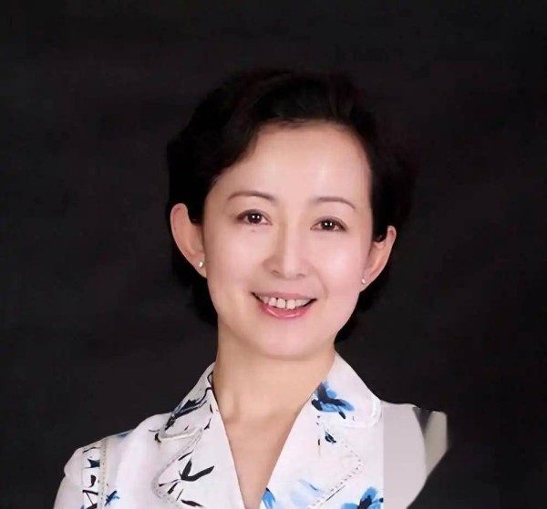 原来她们4个是同学,被称作中戏87级四朵金花,她61岁去世太遗憾