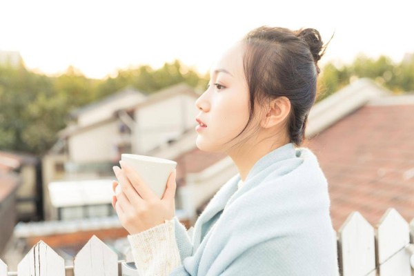 已婚女人要是不拦着你干这三件事，说明她对你已经动心了，想越界了