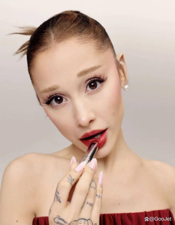 Ariana Grande 又变漂亮了！人美心善给世界带来经济效益！