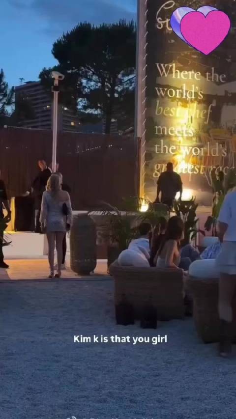 06/04/26：金卡戴珊和khloe离开摩纳哥蒙特卡洛的Casa Sunset餐厅