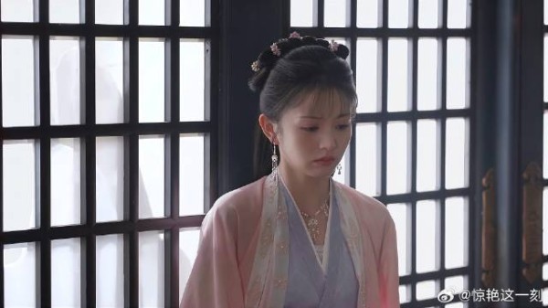 侧夫人以为少主会挽留她,可少主转身走人,侧夫人心寒