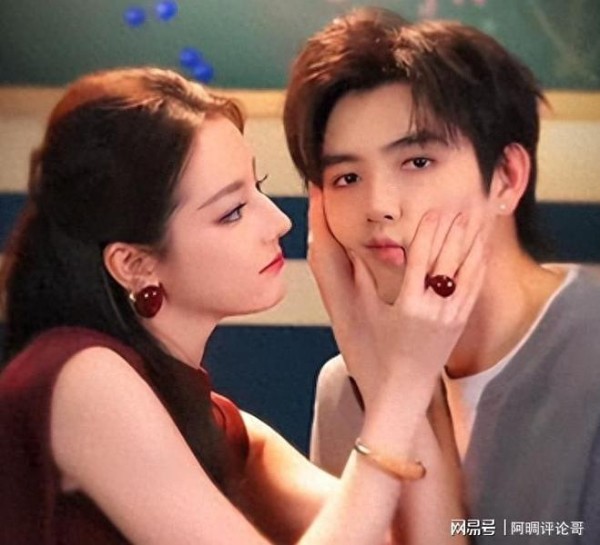 陈飞宇与热巴恋情曝光仅1天,现身显心事,隐婚传闻早有回应