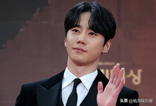29岁韩星李濬荣突然宣布入伍,新剧收视率刚破10%却面临兵役停工