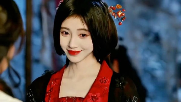 鞠婧祎新剧角色反差演绎,红衣怼人卑微求爱