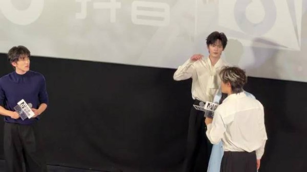 柯淳塑普粤语演绎炽夏台词笑翻网友