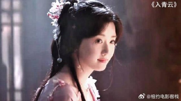 大白天男人在厨房上演墙纸爱结果被女孩咬，大人别太心急