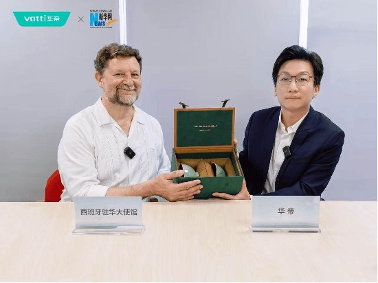 继产品出海后,华帝向西班牙赠“非遗青瓷”,迈向文化出海