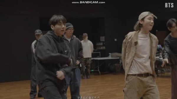 小猪扭屁屁ing 260618 BTS 'Hooligan'， '2.0' Dance Practice Sketch