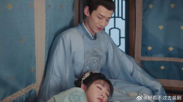 李薇醉酒躺尹峥腿上,让尹峥都嘴角含笑,这幕甜到蛀牙