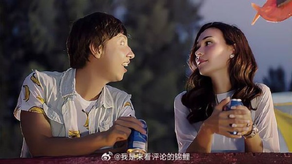 夫人和小伙谈心，两人互诉衷肠，气氛逐渐升温！