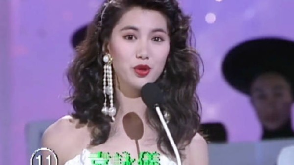 袁咏仪港姐风采依旧,30年颜值在线
