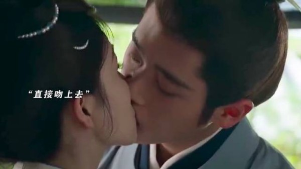 热恋期的墨修尧,直接是缠着叶璃嘛