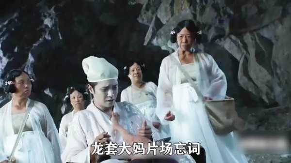 龙套大妈片场忘词,星爷故意不喊卡,竟意外成就经典名场面!