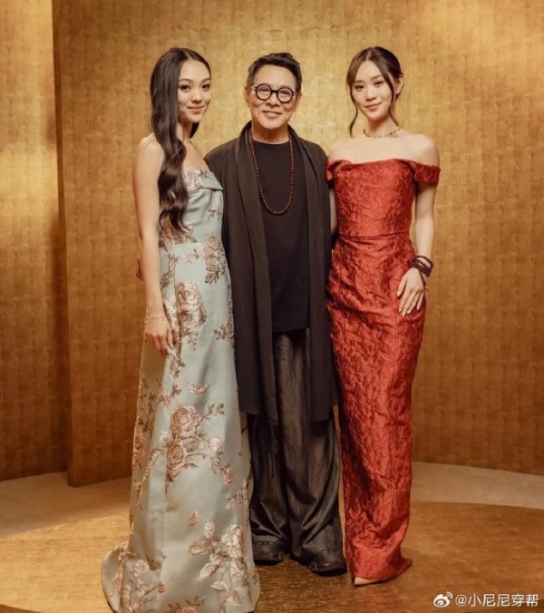 李连杰父亲节罕晒与四女儿早期合照:我陪你们长大,你们陪我变老