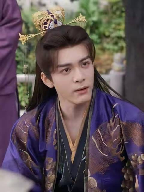 城主大人挥毫泼墨,尽显抽象艺术之魂!