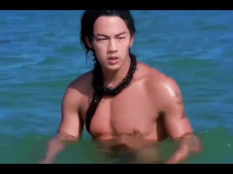 十八岁狄龙和郑少秋比颜拼技,谁是香江第一美男 ?