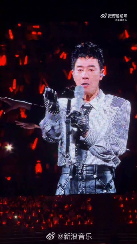 陈小春巡演北京首场舞台出问题,连夜整改落泪获赞