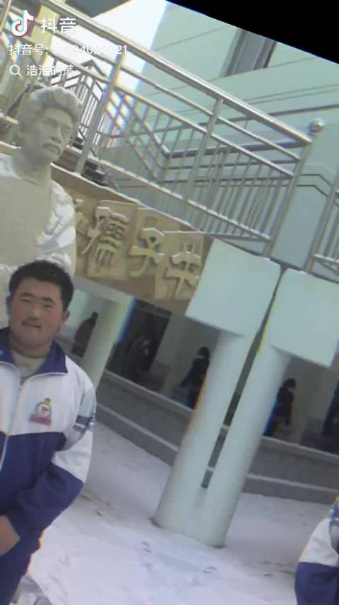 素人博主晒恋爱对比,老师千防万防没防住