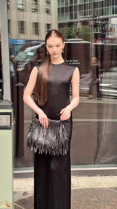 MEOVV ELLA for COS 纽约时装周幕后