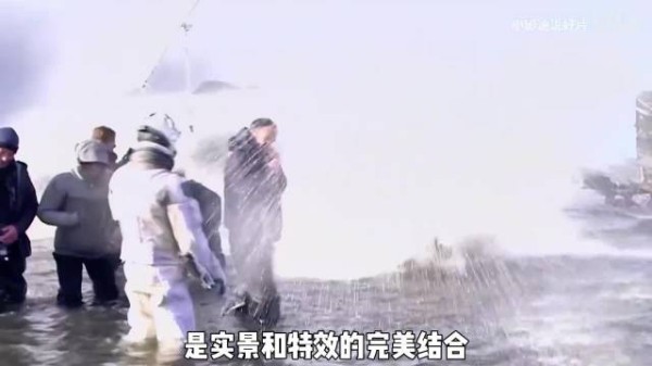 库珀返回飞船看视频泪崩，地球已过23年