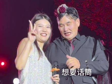这位文文,礼数周全得让人忍俊不禁!