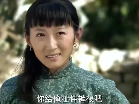 新媳妇被窝里换裤衩，结果腚太大直接撕破了！笑喷了！