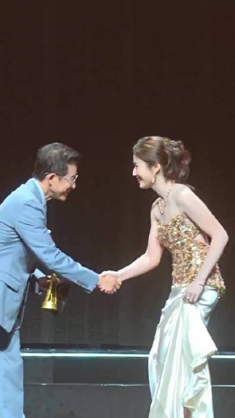 卢昱晓低调踏实演技细腻，温润气质守住本心