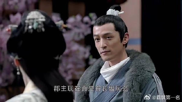 梅长苏带着飞流来穆府拜年,飞流刚进府,撒腿就跑