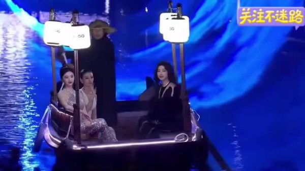 朱珠很美,但景甜才是人间富贵花