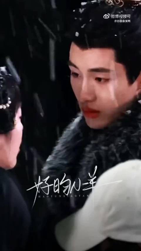 太会吻了,邓恩熙董思成两个人破碎感拉满!