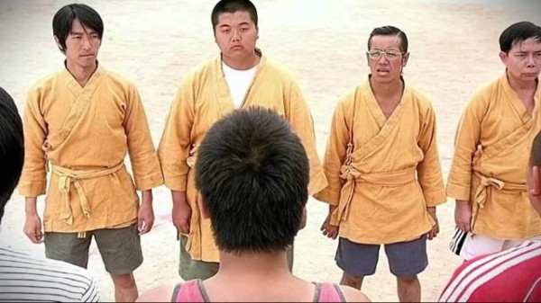 大赛开幕，万众瞩目，草根队伍登场，全场观众并不看好这群无名之辈