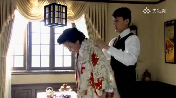 闯关东:一郎想让秀儿穿和服，对方却嫌太难受，说什么都不肯穿!
