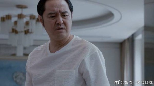 后妈决定教训钱三一,视钱三一为底线亲爸,当面警告她