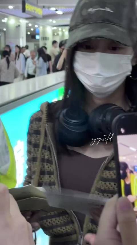 黄婷婷到达长沙,据说是再见朋友的观察室嘉宾,期待