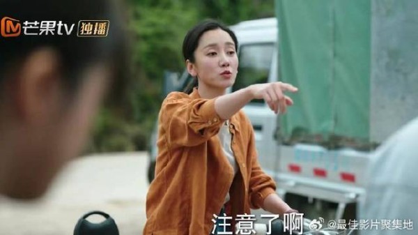 晓春为维护店铺声誉 训斥了物流几句,哪料长辈们不愿了