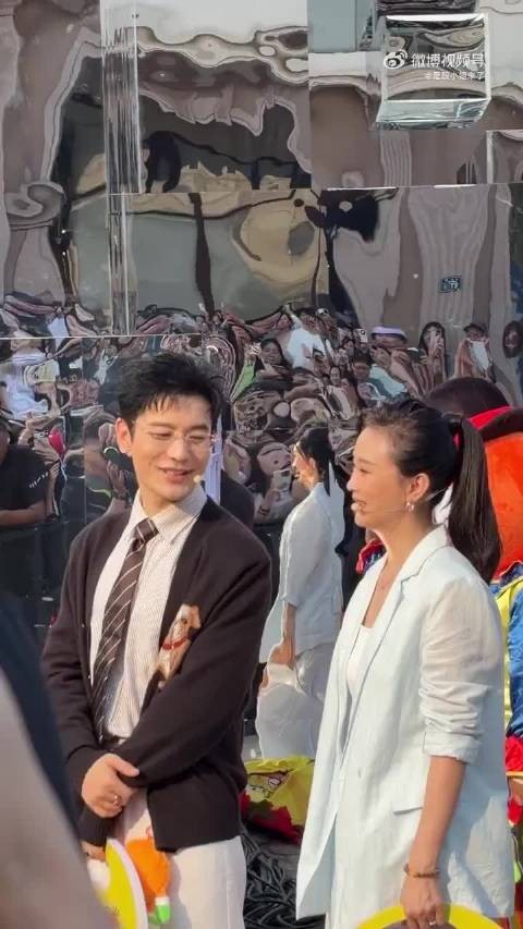 黄晓明王艳同框,肖剑晴儿再相遇