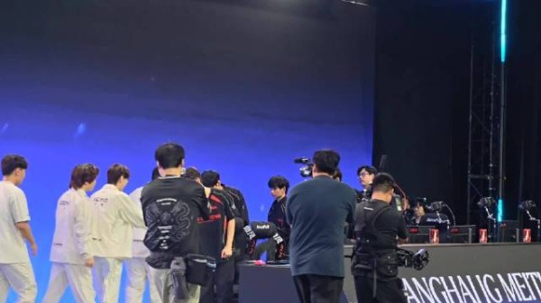 Wei和TheShy拥抱了gala