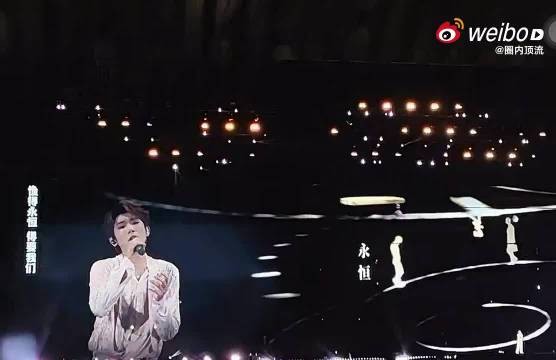 王源成都演唱会献唱达尔文，薄荷音氛围感拉满
