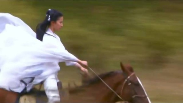 以前演员骑马好看，现在的看着尴尬！
