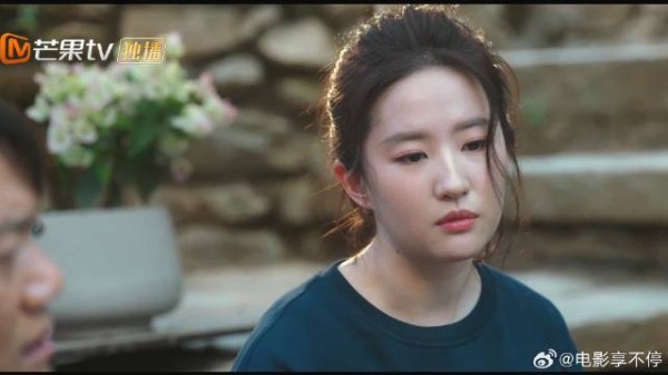 父亲嫌儿子穷忙活，美女却看到长远利益，为他正名